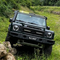 LED-Bar auf Dach über Windschutzscheibe