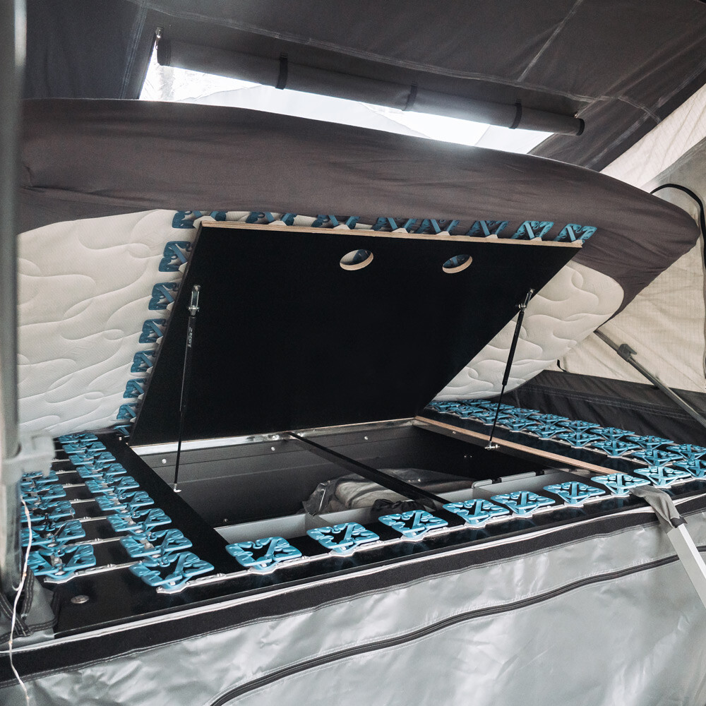 Trappe de sol sous le lit